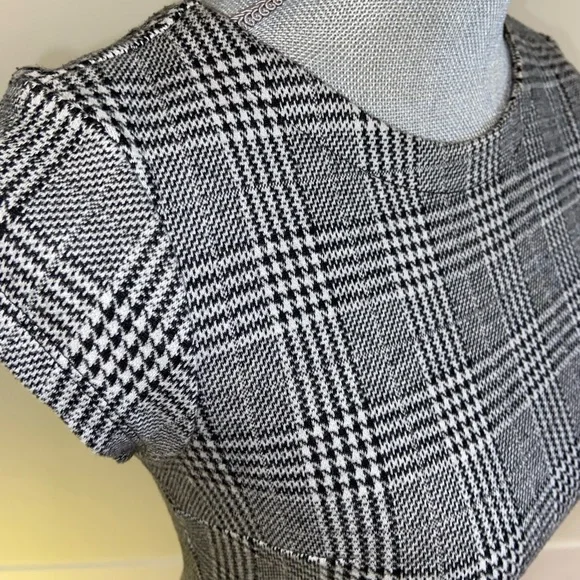 Gap Houndstooth Plaid Ruffle Hem Dress - Size 0 - Picture 3 of 7